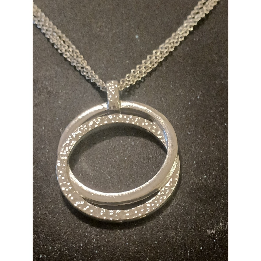 KR Silvertone Triple Strand Hammered Interlocking Double Circle Pendant Necklace - Picture 4 of 7